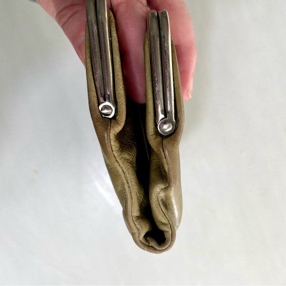 HOBO Lauren clutch Wallet green leather - Picture 5 of 12